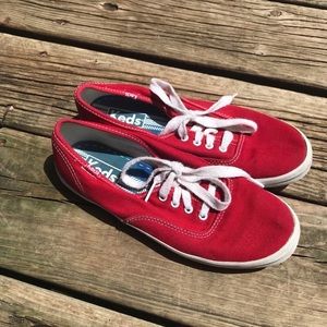 🌺 SALE 🌺 Red Ked’s